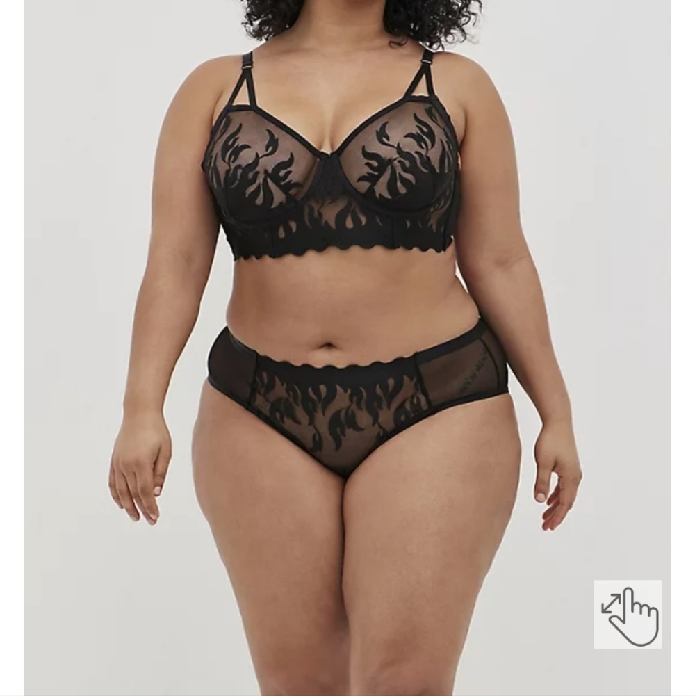 🆕️🔥SET - EMBROIDERED FLAMES LONGLINE BRALETTE & PANTY SET🔥